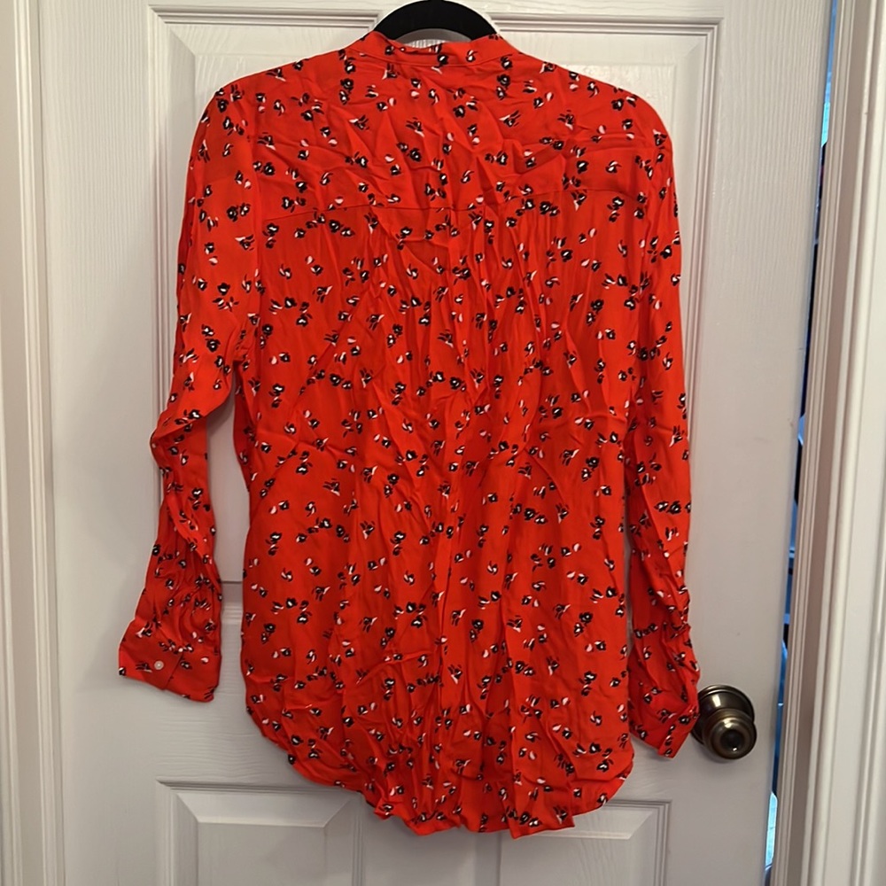 Gap Maternity size L blouse with cross over front with button closure pleated - Picture 8 of 9